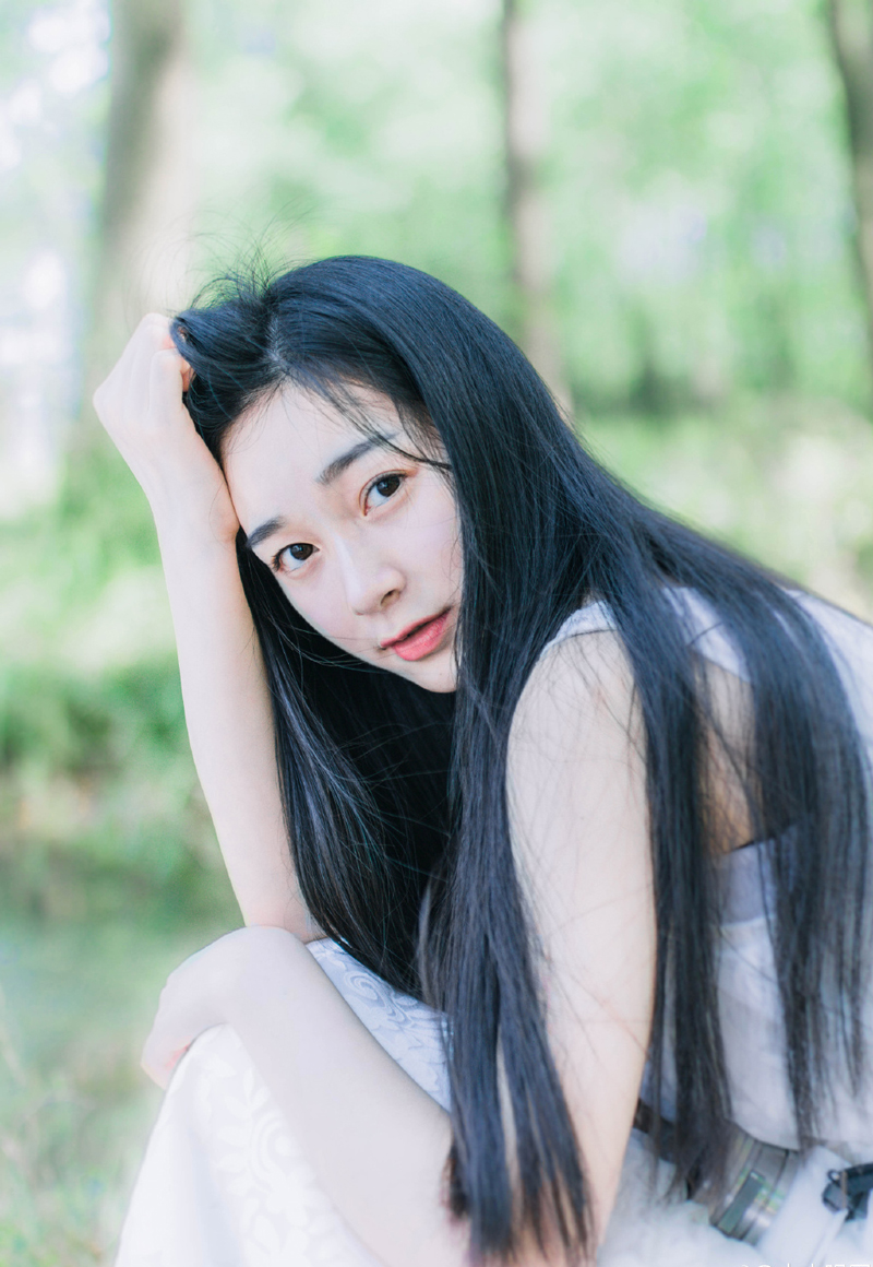 我以前可笨了，遇到女生都会脸红的，不过见到你之后，我竟然去学了满满的情话套路。